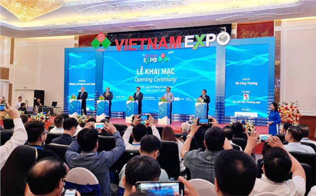 Gần 500 doanh nghiệp tham gia Hội chợ Thương mại Quốc tế Việt Nam (VIETNAM EXPO 2024) lần thứ 33