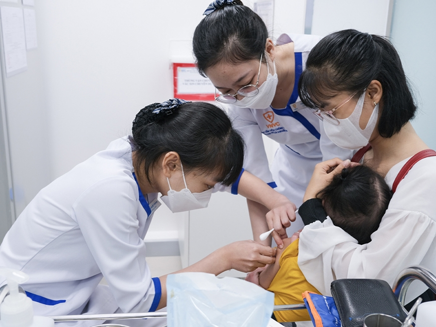 Cung ứng 500.000 liều vaccine 5 trong 1 để tiêm chủng miễn phí cho trẻ (21/04/2024)