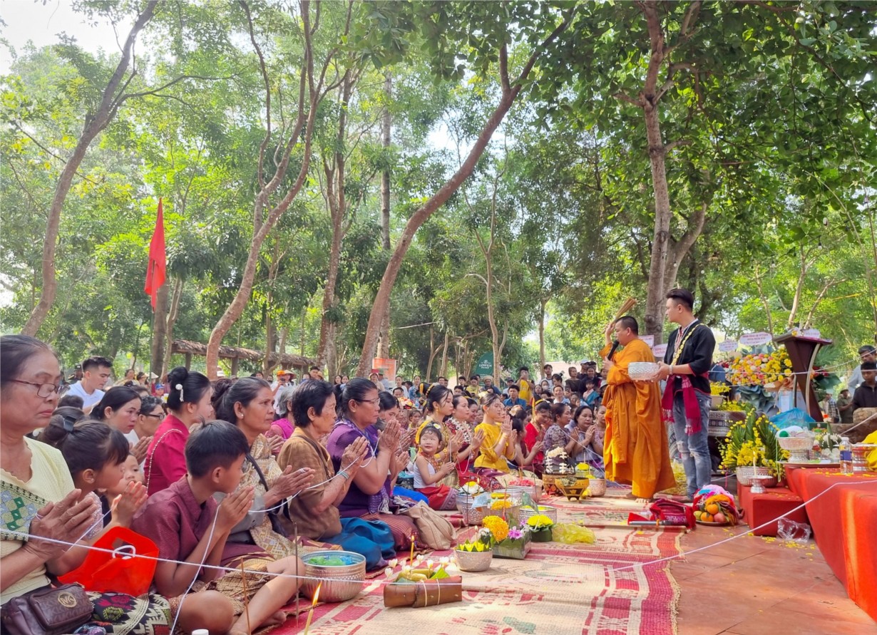 Rộn ràng Tết Bunpimay ở huyện Buôn Đôn, tỉnh Đắk Lắk (14/4/2024)