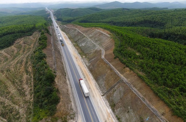 Hạn chế phương tiện vào cao tốc Cam Lộ - La Sơn: Tỉnh Quảng Trị lo tại nạn trên Quốc lộ 1A tăng trở lại (1/4/2024)