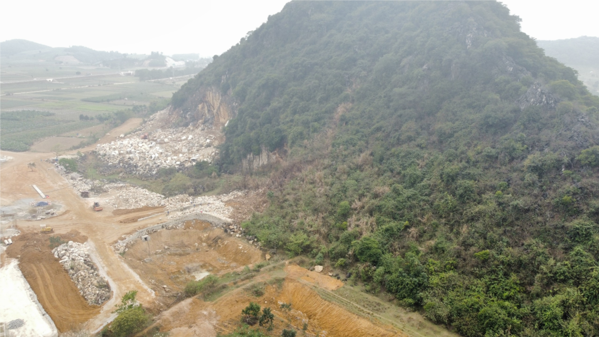 Thanh Hoá: Dừng khai thác mỏ đá vừa phát hiện hang động (21/4/2024)