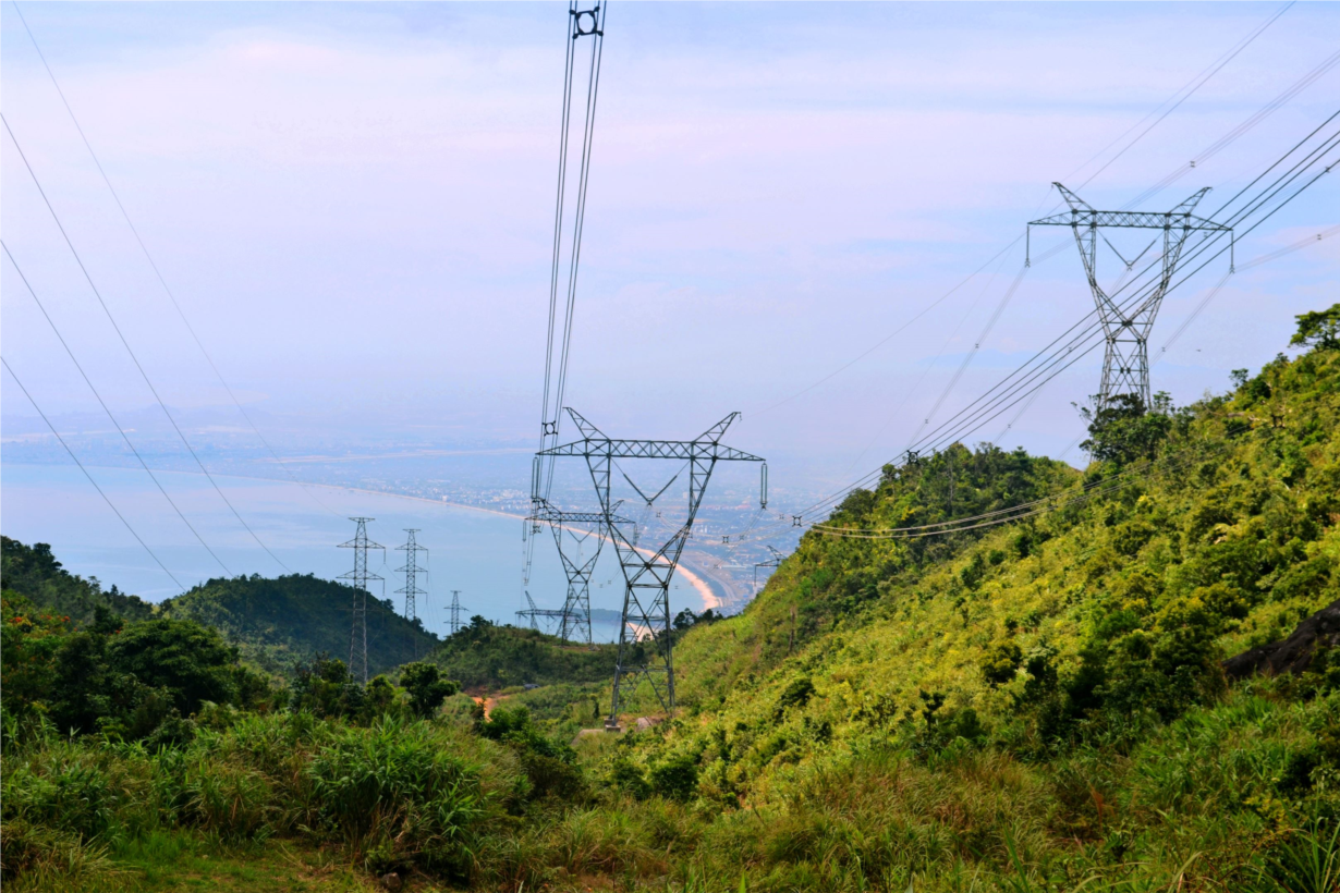 Sau 30 năm vận hành đường dây 500kV Bắc - Nam mạch 1: Nối tiếp thêm kỳ tích của ngành điện Việt Nam trên công trình đường dây 500kV mạch 3 Quảng Trạch - Phố Nối (27/05/2024)

