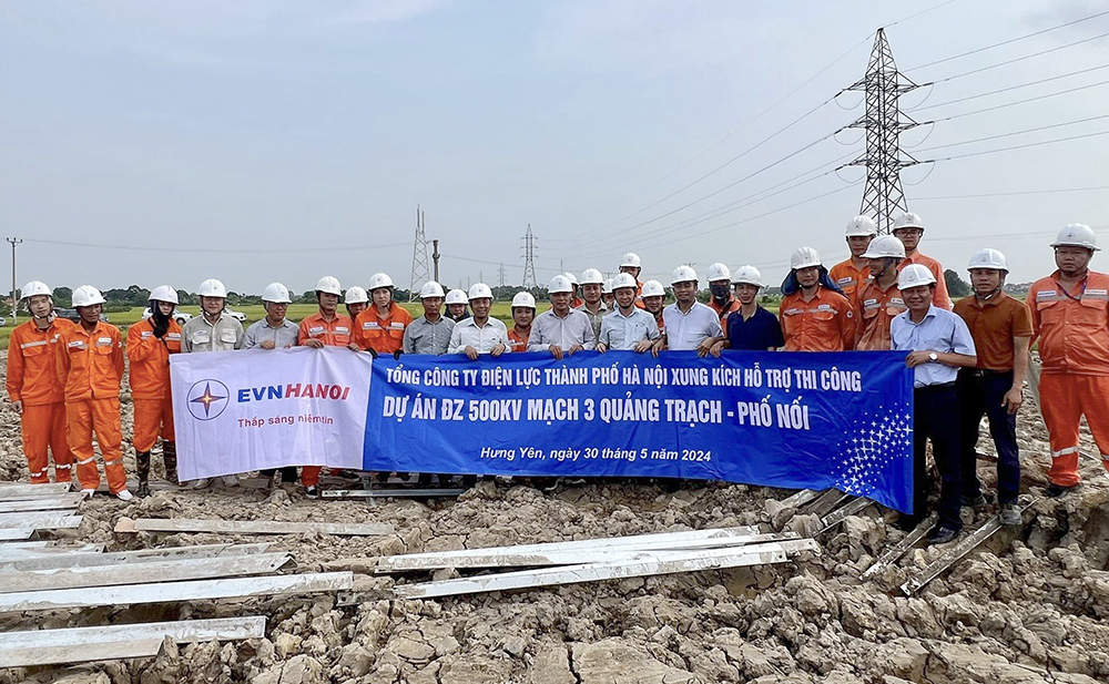 Huy động hơn 1.500 kỹ sư công nhân từ các Tổng công ty Điện lực tham gia “tiếp sức” cho Dự án đường dây 500kV mạch 3 Quảng Trạch – Phố Nối (30/05/2024)
