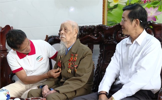 Cựu chiến binh Điện Biên Phủ kể chuyện kéo pháo nghi binh (04/5/2024)