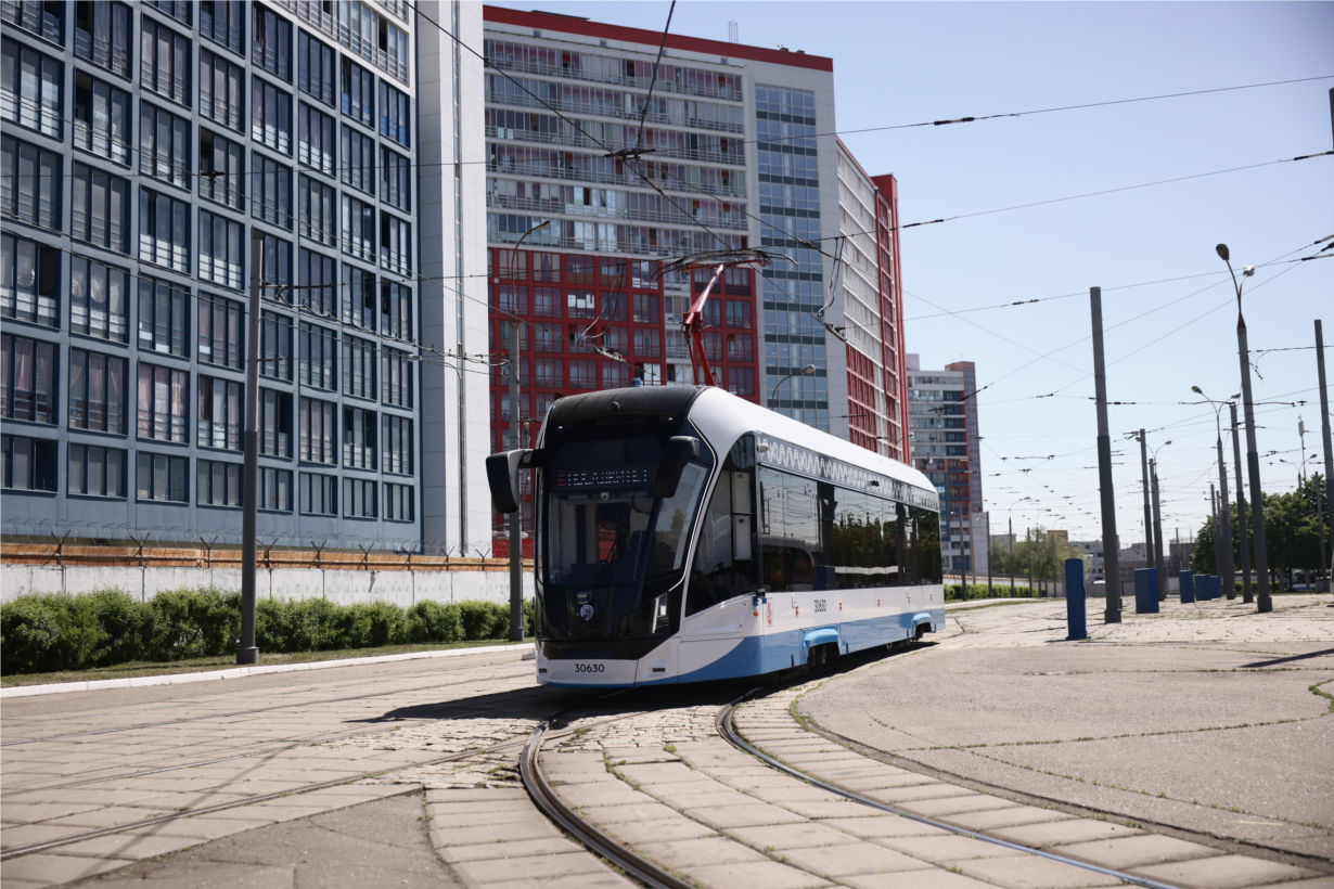 Tàu điện không người lái đầu tiên ở Nga xuất hiện trên đường phố Moscow (26/5/2024)