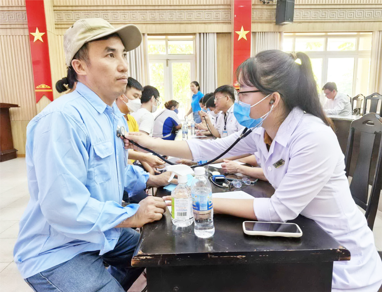 Đà Nẵng khám bệnh miễn phí cho 2.500 thanh niên công nhân (12/5/2024)