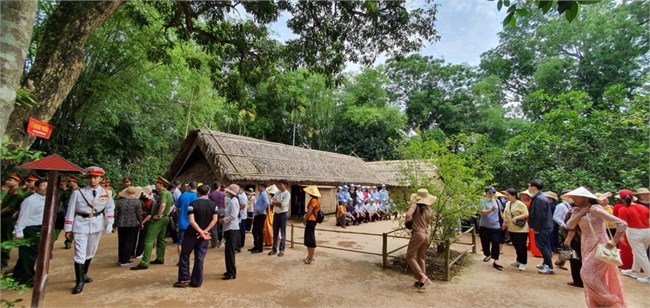 Tháng 5 về thăm quê Bác (15/5/2024)