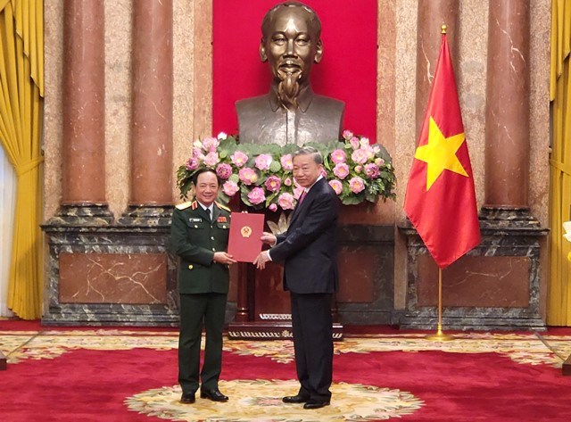 Chủ tịch nước Tô Lâm trao Quyết định Chủ nhiệm Tổng cục Chính trị QĐNDVN (03/6/2024)