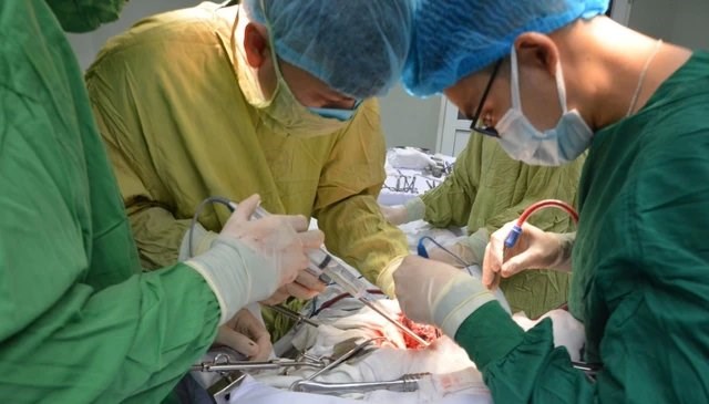 Bệnh viện Hữu nghị đa khoa Nghệ An phẫu thuật thành công bệnh nhân mắc đồng thời hai bệnh ung thư (14/06/2024)