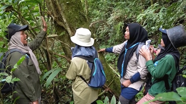 Câu chuyện về đội nữ kiểm lâm bảo vệ rừng ở Indonesia (13/6/2024)
