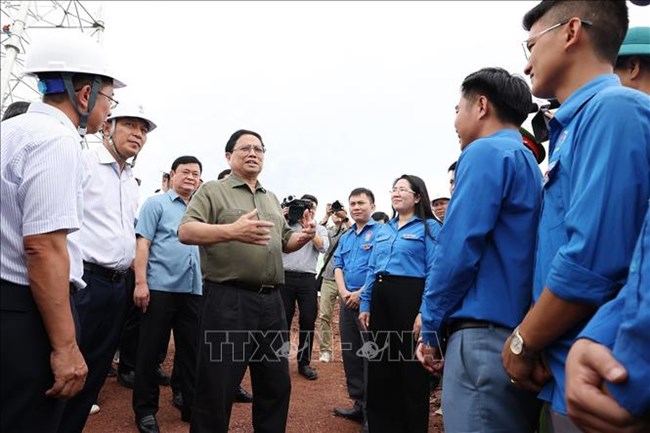 Thủ tướng Phạm Minh Chính: Mở đợt thi đua nước rút hoàn thành xây dựng đường dây 500kV mạch 3 (23/6/2024)