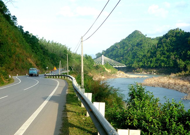Cung đường Việt Nam – Đường quốc lộ 9 đi cửa khẩu Lao Bảo