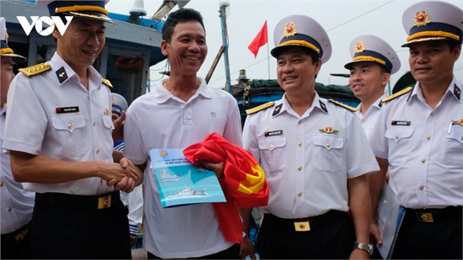 Lữ đoàn 172 hỗ trợ ngư dân miền Trung vươn khơi bám biển (24+25/07/2024)