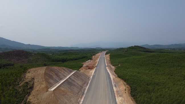 Cao tốc Vân Phong - Nha Trang dự kiến về đích trước 6 tháng (14/6/2024)