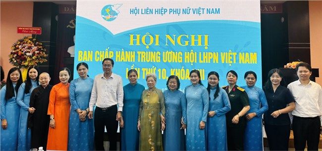 Tăng cường tập hợp phụ nữ trên không gian mạng (13/6/2024)