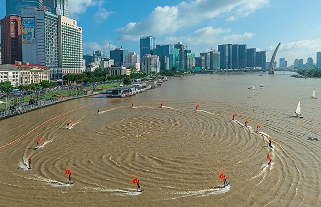 THỜI SỰ 18H CHIỀU 13/6/2024: Chuỗi sự kiện lễ hội sông nước đem về doanh thu gần 4.300 tỷ đồng cho ngành dịch vụ, du lịch TP Hồ Chí Minh. 