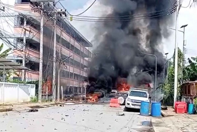 19 người thương vong trong vụ đánh bom xe ở tỉnh Yala, miền Nam Thái Lan (30/6/2024)