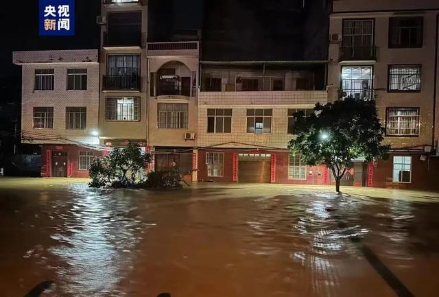 Trung Quốc: Miền Bắc chuẩn bị đón đợt nắng nóng mạnh nhất, miền Nam mưa lớn (09/6/2024)