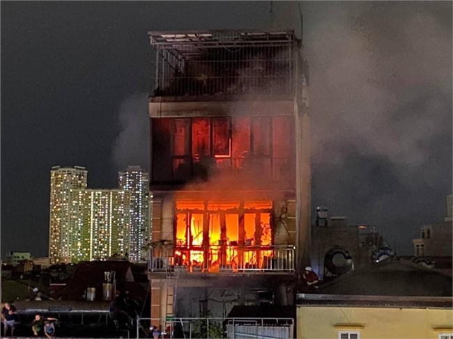 Hà Nội: Cháy nhà ở phố Định Công Hạ, 4 người thiệt mạng (17/6/2024)