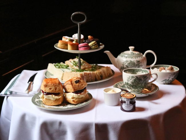 Dùng tiệc trà chiều chuẩn Anh tại khách sạn sang trọng bậc nhất Luân Đôn (08/06/2024)