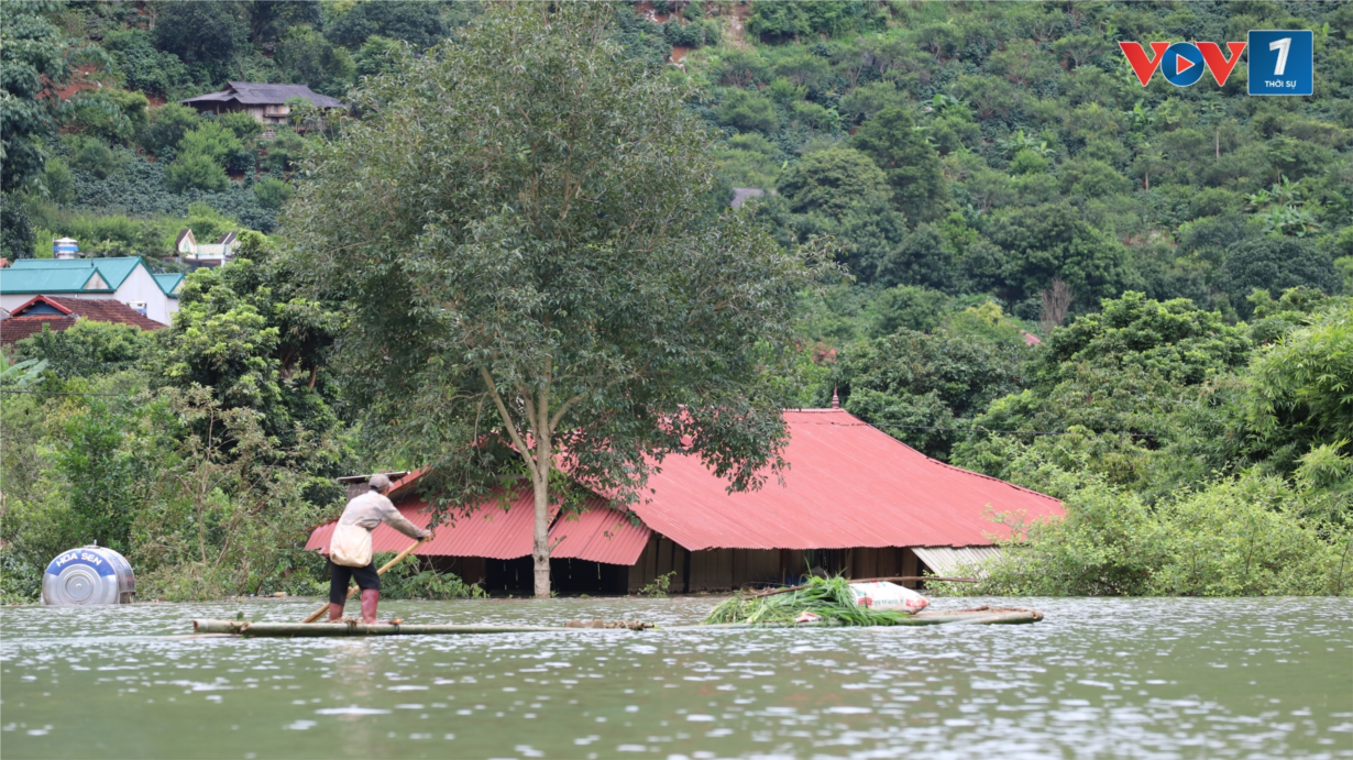 Một tuần sau lũ, 38 hộ dân ở TP Sơn La vẫn ngập sâu trong nước (31/7/2024)