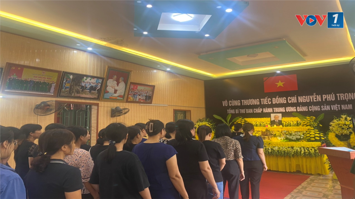 Người dân làng Thượng Điện, Hải Phòng lập bàn thờ viếng TBT Nguyễn Phú Trọng (26/7/2024)