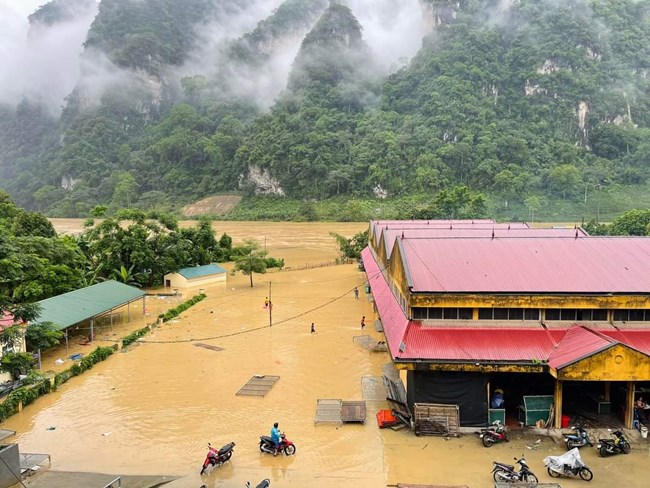 Khắc phục thiệt hại và ứng phó với sạt lở đất ở miền núi phía Bắc (05/07/2024)



