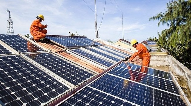 THỜI SỰ 6H SÁNG 3/7/2024: Chính phủ cho phép mua bán điện mặt trời mái nhà trực tiếp mà không qua Tập đoàn điện lực Việt Nam.