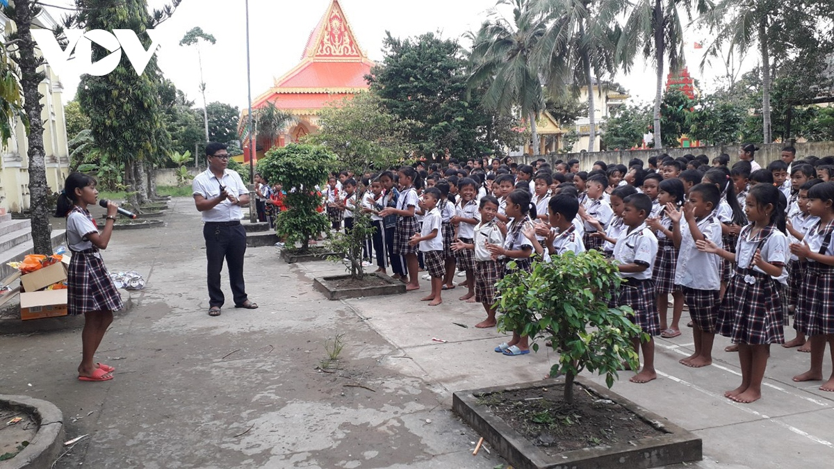 Một gia đình Khmer có nhiều thế hệ gắn bó với nghề “trồng người” cao quý (05/07/2024)