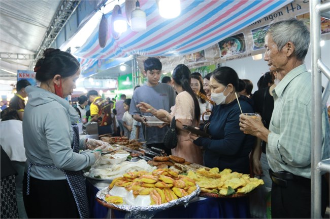 Không gian ẩm thực “Hương vị miền hoa nắng” chào mừng lễ hội Vì Hòa bình 2024 (13/7/2024)