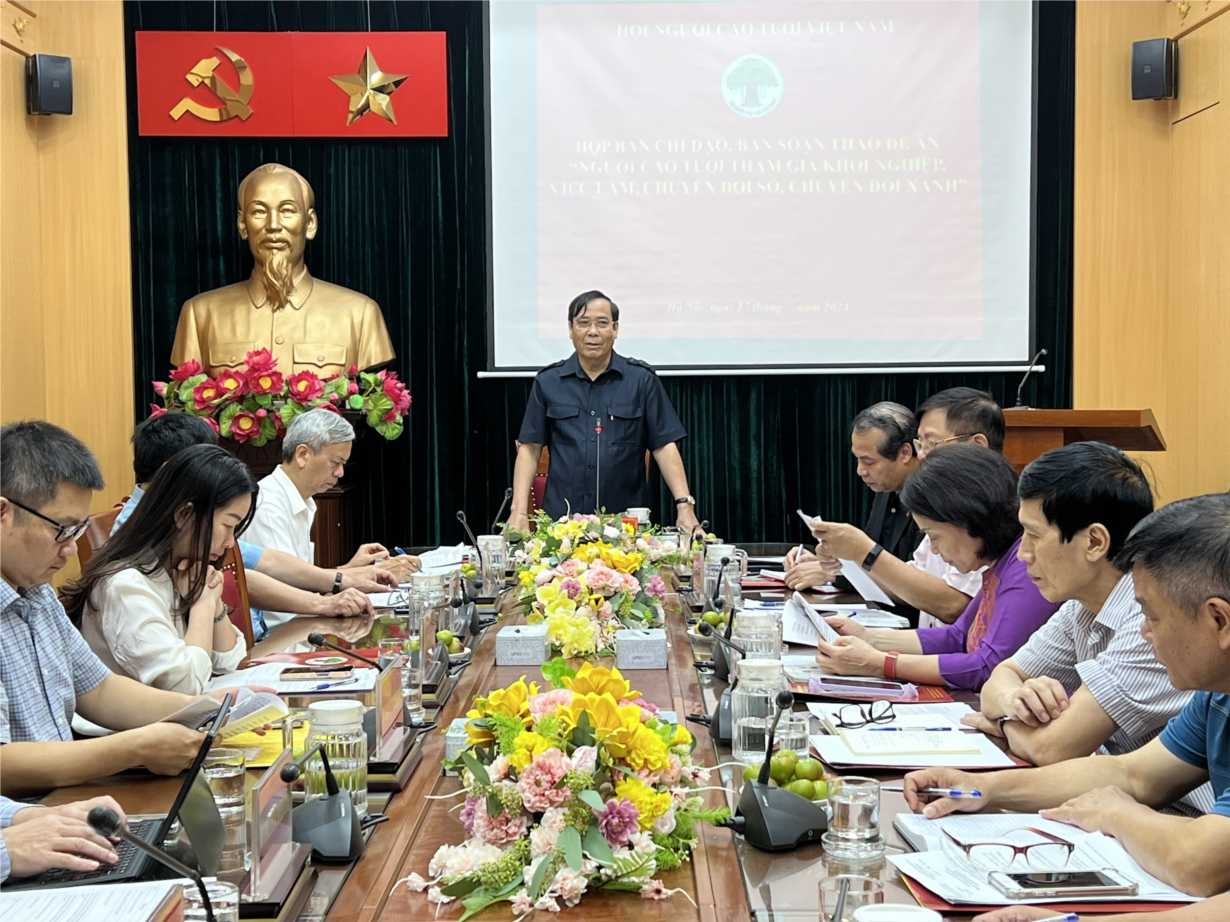 Cần hỗ trợ đào tạo nghề, tạo việc làm cho người cao tuổi, sẵn sàng bước vào thời kỳ dân số già (17/07/2024)