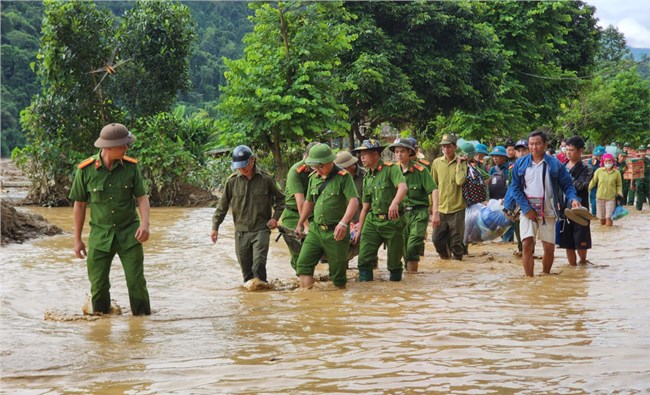 Chung tay hướng về người dân vùng lũ Mường Pồn (27/7/2024)