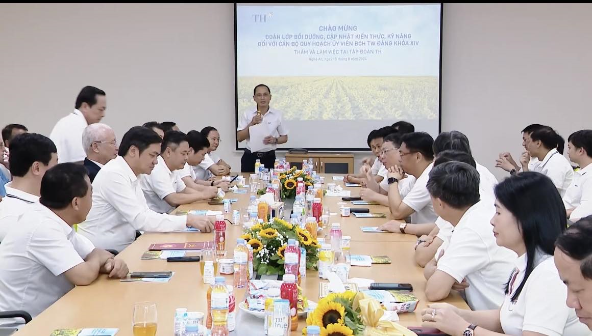 Đại biểu Học viện Chính trị quốc gia Hồ Chí Minh thăm làm việc tại các dự án của Tập đoàn TH (16/08//2024)