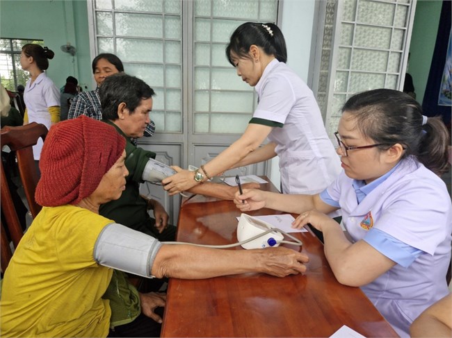 Khen thưởng 104 già làng, người uy tín ở biên giới Gia Lai, Kon Tum (08/8/2024)