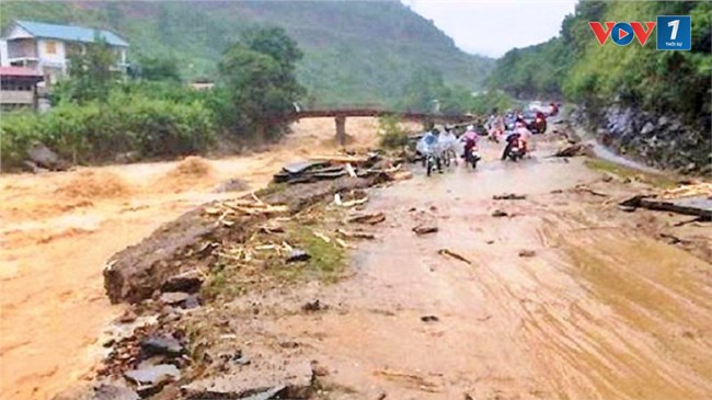 THỜI SỰ 12H TRƯA 01/8/2024: Bộ Nông nghiệp và Phát triển nông thôn yêu cầu các địa phương tập trung giảm thiểu thiệt hại về người và chủ động ứng phó mưa lũ, sạt lở đất trong thời gian tới