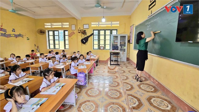 Vùng lũ Lào Cai gian nan ngày đầu đi học trở lại (16/9/2024)