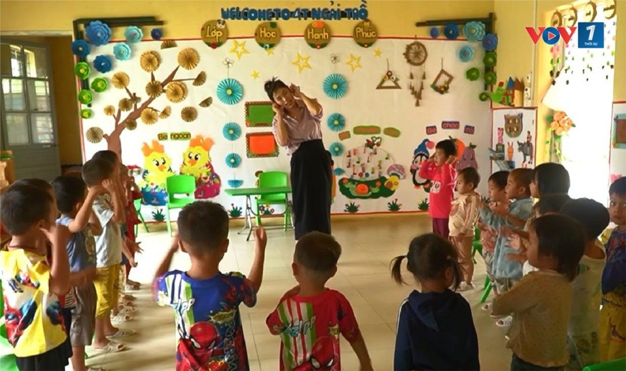 Duy trì lớp học bán trú, phụ huynh vùng lũ Lào Cai yên tâm khôi phục cuộc sống (26/9/2024)