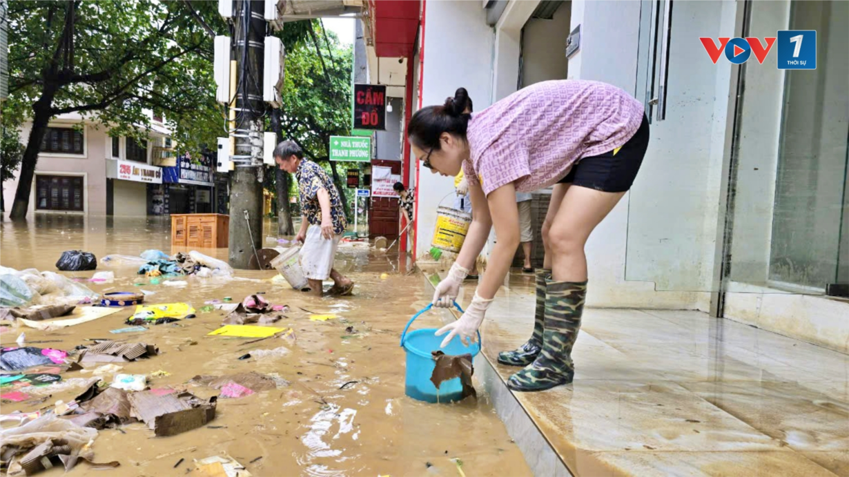 Mực nước trên sông Hồng tại thành phố Lào Cai bắt đầu rút (10/9/2024)