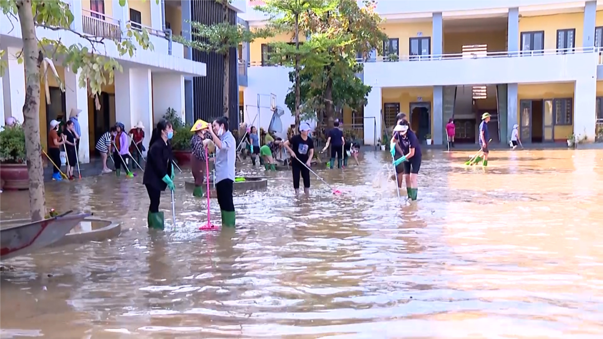 Yên Bái nỗ lực khắc phục hậu quả mưa lũ, đón học sinh trở lại trường (16/9/2024)