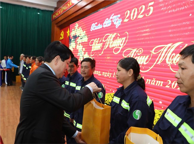Chủ tịch nước Lương Cường tới thăm và chúc tết đảng bộ, chính quyền và nhân dân Kiên Giang (14/1/2025)