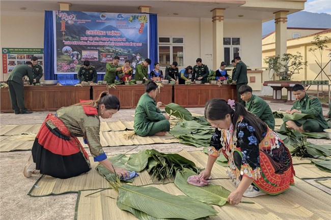 Mang tết đủ đầy đến bản làng vùng biên (16/1/2025)