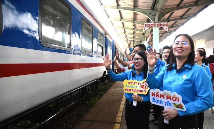 THỜI SỰ 18H CHIỀU 21/1/2025: “Chuyến tàu Công đoàn - Xuân 2025” bắt đầu khởi hành từ hôm nay tại ga Biên Hòa, tỉnh Đồng Nai, đưa 1750 đoàn viên lao động và  người thân về quê ăn Tết.