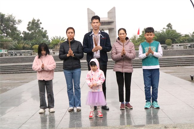 Ngày cuối năm ở “Miền đất thiêng Quảng Trị nở hoa hòa bình” (23/1/2025)
