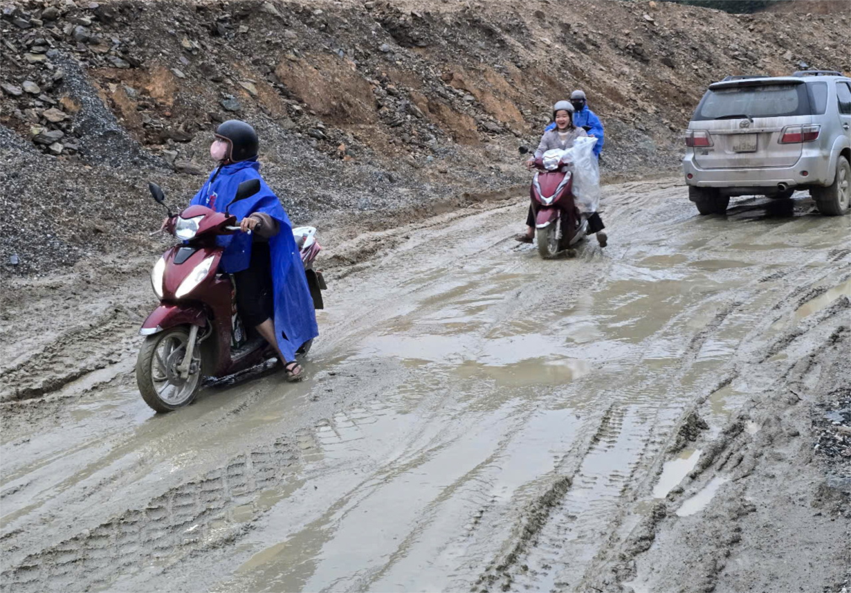 Dân kêu vì Quốc lộ 14E “nát như tương” (9/1/2025)