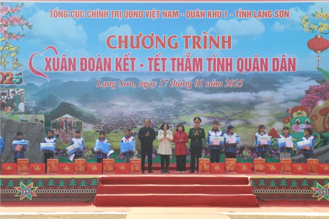 Lạng Sơn: Xuân đoàn kết - Tết thắm tình quân dân (17/1/2025)