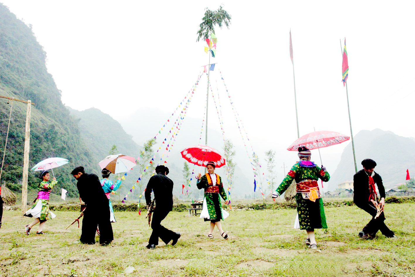 Chơi xuân dọc các bản làng