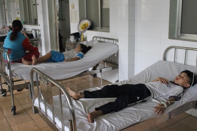 Thời sự sáng ngày 10/4/2015: Hàng chục học sinh của Trường tiểu học Võ Thị Sáu, tỉnh Bình Dương phải nhập viện cấp cứu sau khi ăn cơm trưa tại trường