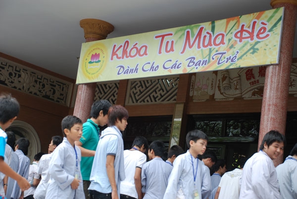 Đời sống tôn giáo ngày 04/6/2015: Khóa tu mùa hè tại các cơ sở tự viện của Phật giáo