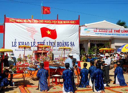 Thời sự sáng ngày 04/5/2015: Hôm nay, tại đảo Lý Sơn, tỉnh Quảng Ngãi diễn ra Lễ Khao lề thế lính Hoàng Sa.