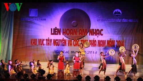 Nhìn lại các sự kiện âm nhạc của năm 2014- Đất nước vào xuân